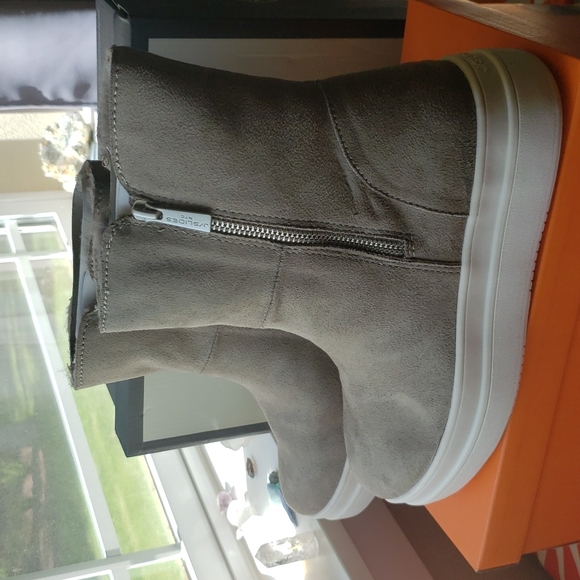 NIB - J/Slides taupe double zip ankle boots - Picture 9 of 15